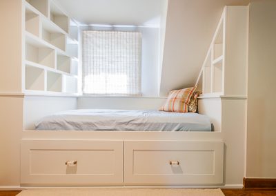 Daybed and Built-Ins in Indian Head Park, Illinois