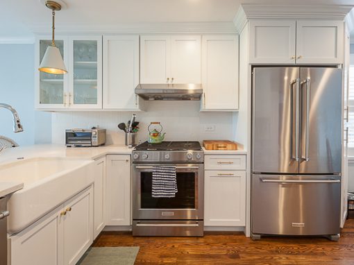 White Full Overlay Kitchen Cabinets in Elmhurst, Illinois