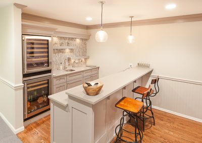 Contemporary Wet Bar Cabinetry in Hinsdale, Illinois