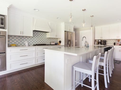 Arctic White Shaker Kitchen Cabinets in Northbrook, Illinois