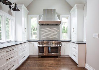 Kitchen Cabinets and Wet Bar in Clarendon Hills, Illinois