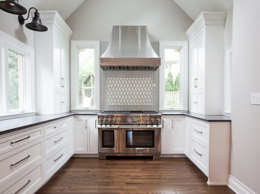 Kitchen Cabinets and Wet Bar in Clarendon Hills, Illinois