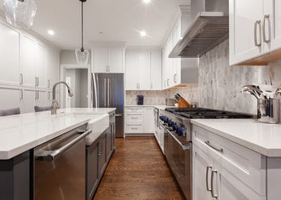 frameless full overlay custom cabinetry cabinets shaker slab maple natural oak grain roselle illinois sherwin williams benjamin moore