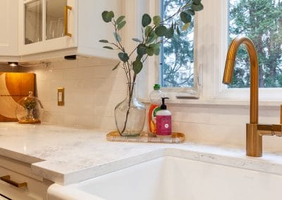 kitchen refinish reface quartz countertop cabinet painting shaker style white dove, benjamin moore brass backsplash
